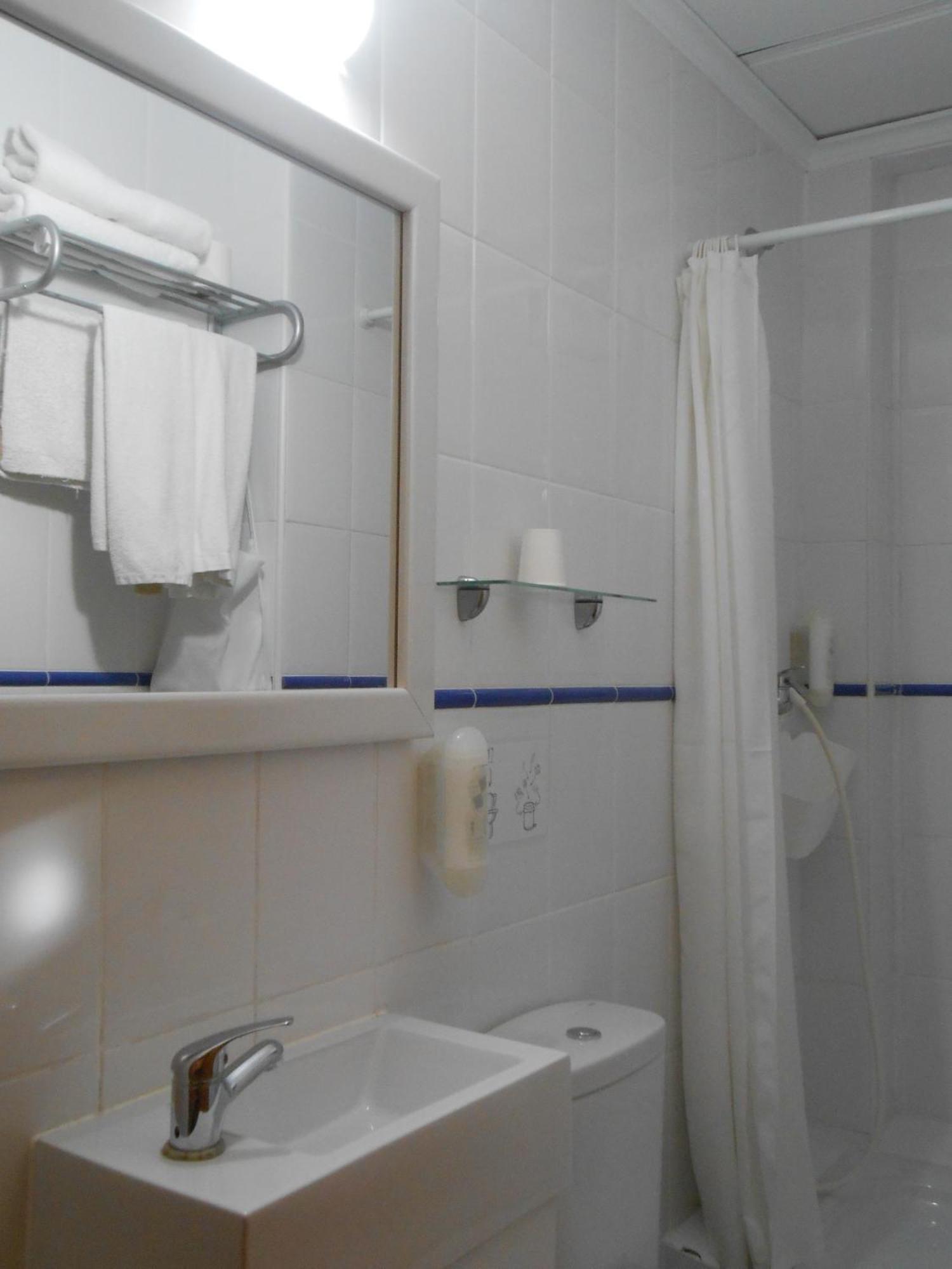 Hostal El Callejon Tarragona Luaran gambar