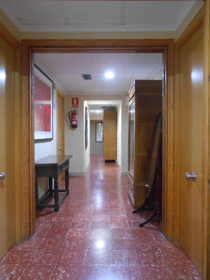 Hostal El Callejon Tarragona Luaran gambar