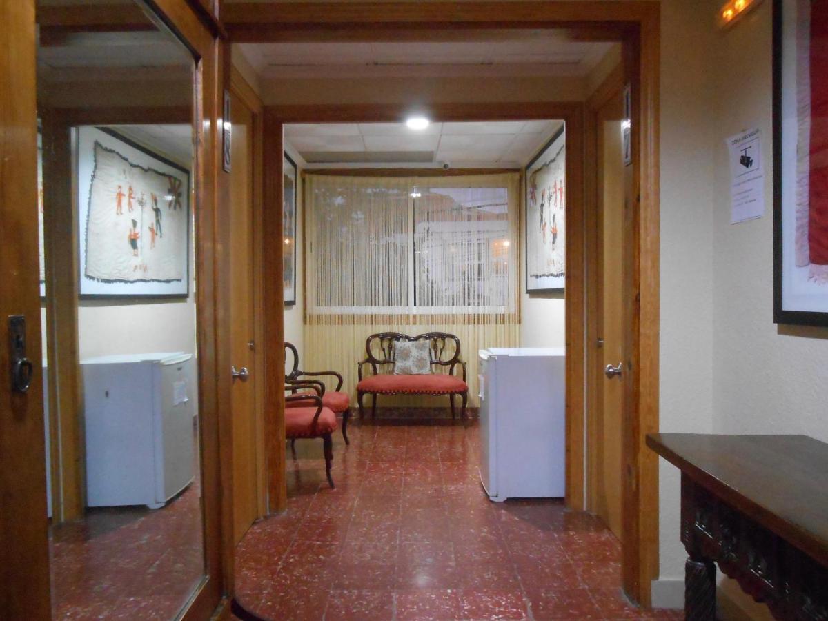 Hostal El Callejon Tarragona Luaran gambar