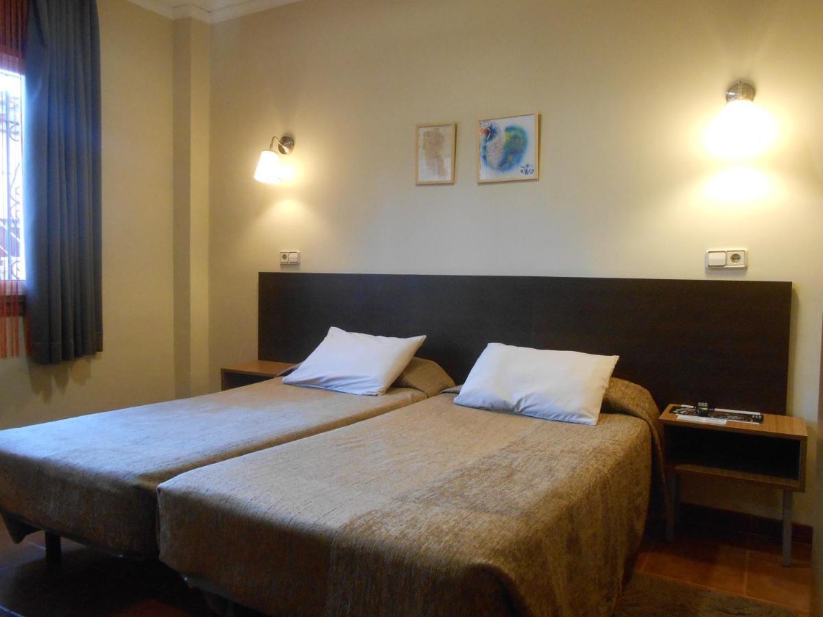 Hostal El Callejon Tarragona Luaran gambar