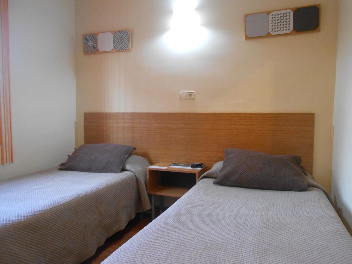 Hostal El Callejon Tarragona Luaran gambar