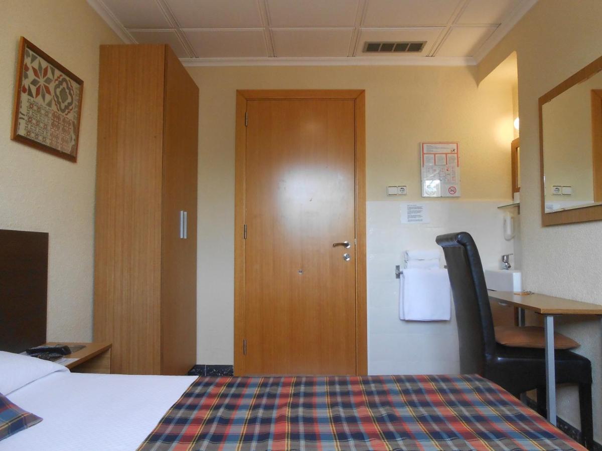 Hostal El Callejon Tarragona Luaran gambar