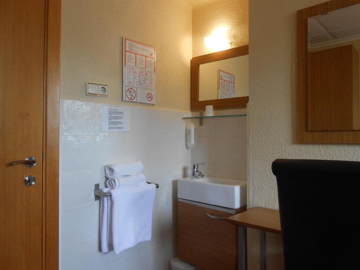 Hostal El Callejon Tarragona Luaran gambar