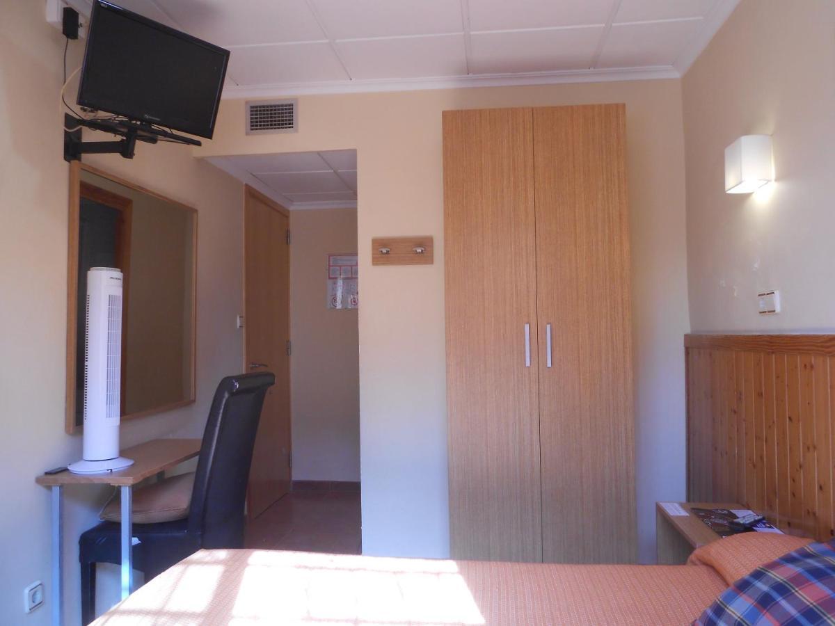 Hostal El Callejon Tarragona Luaran gambar