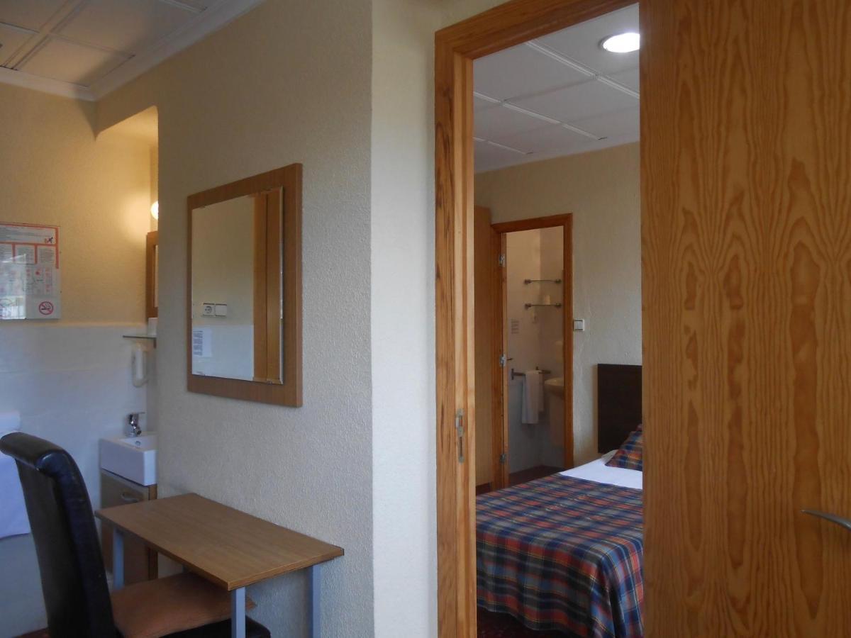 Hostal El Callejon Tarragona Luaran gambar