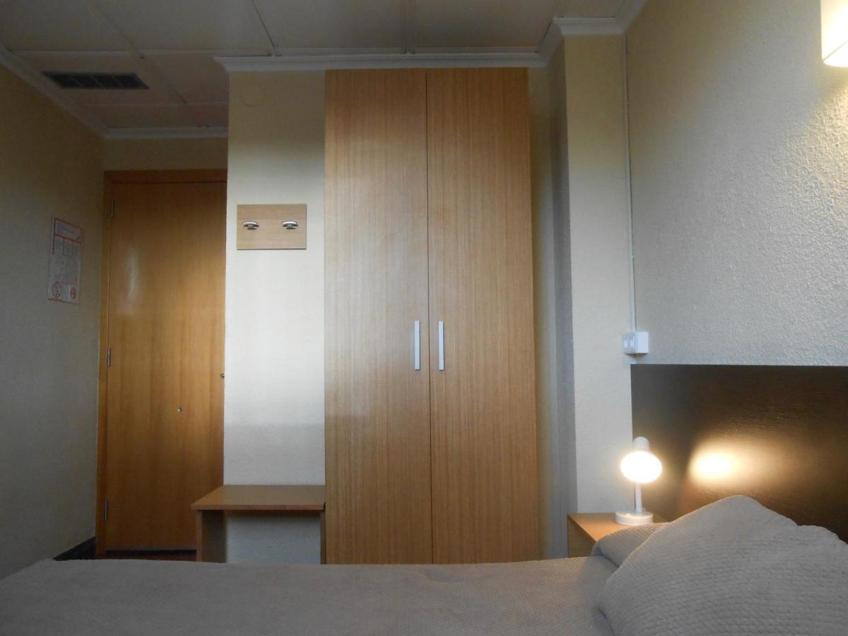Hostal El Callejon Tarragona Luaran gambar