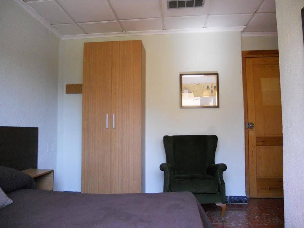 Hostal El Callejon Tarragona Luaran gambar