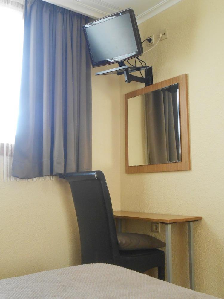 Hostal El Callejon Tarragona Luaran gambar