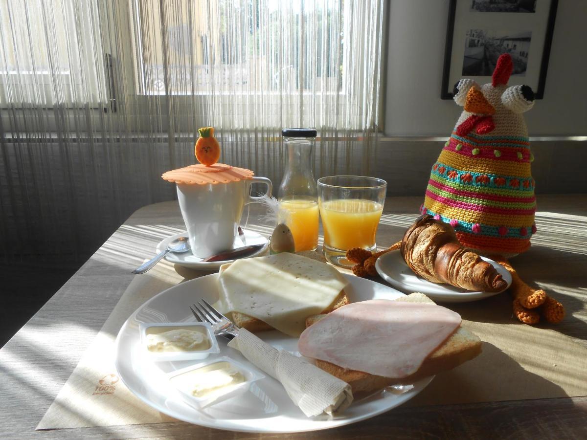 Hostal El Callejon Tarragona Luaran gambar