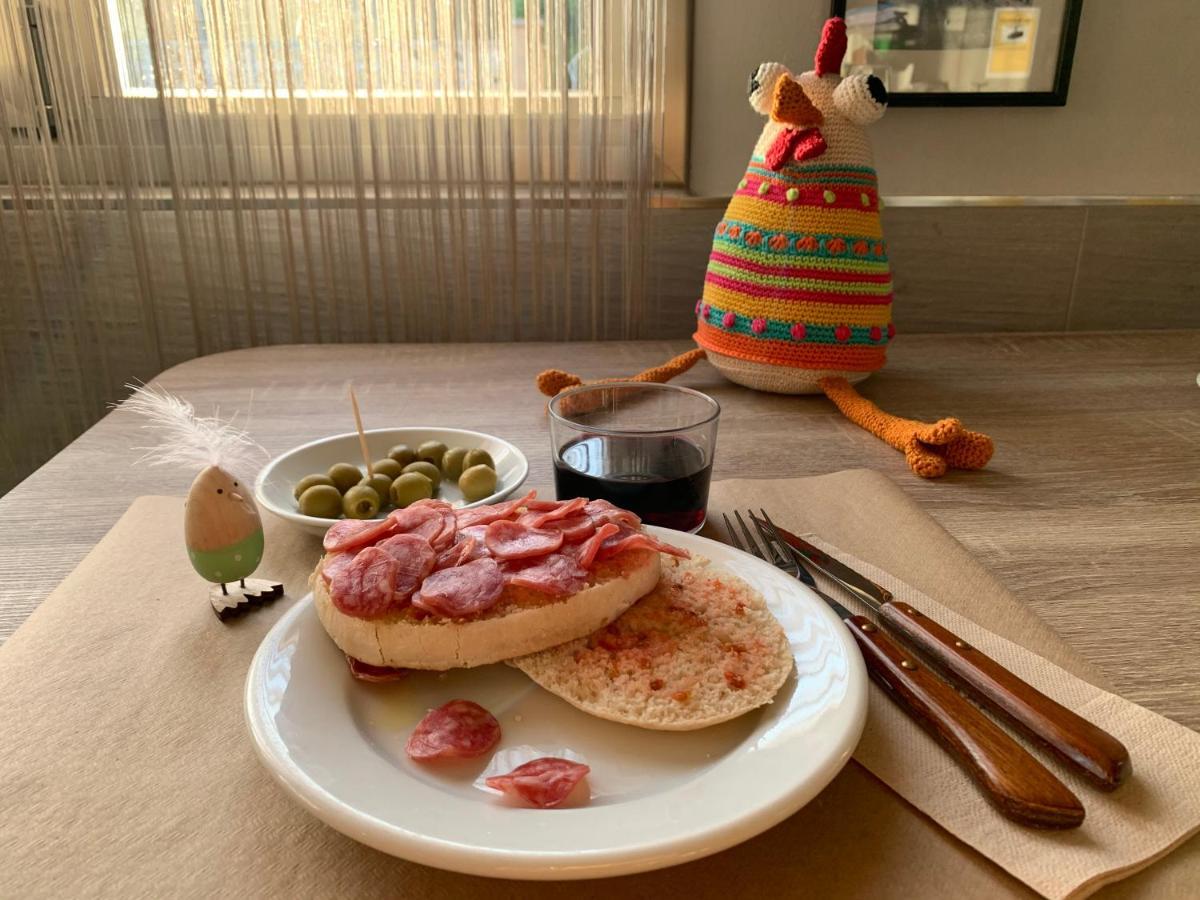 Hostal El Callejon Tarragona Luaran gambar